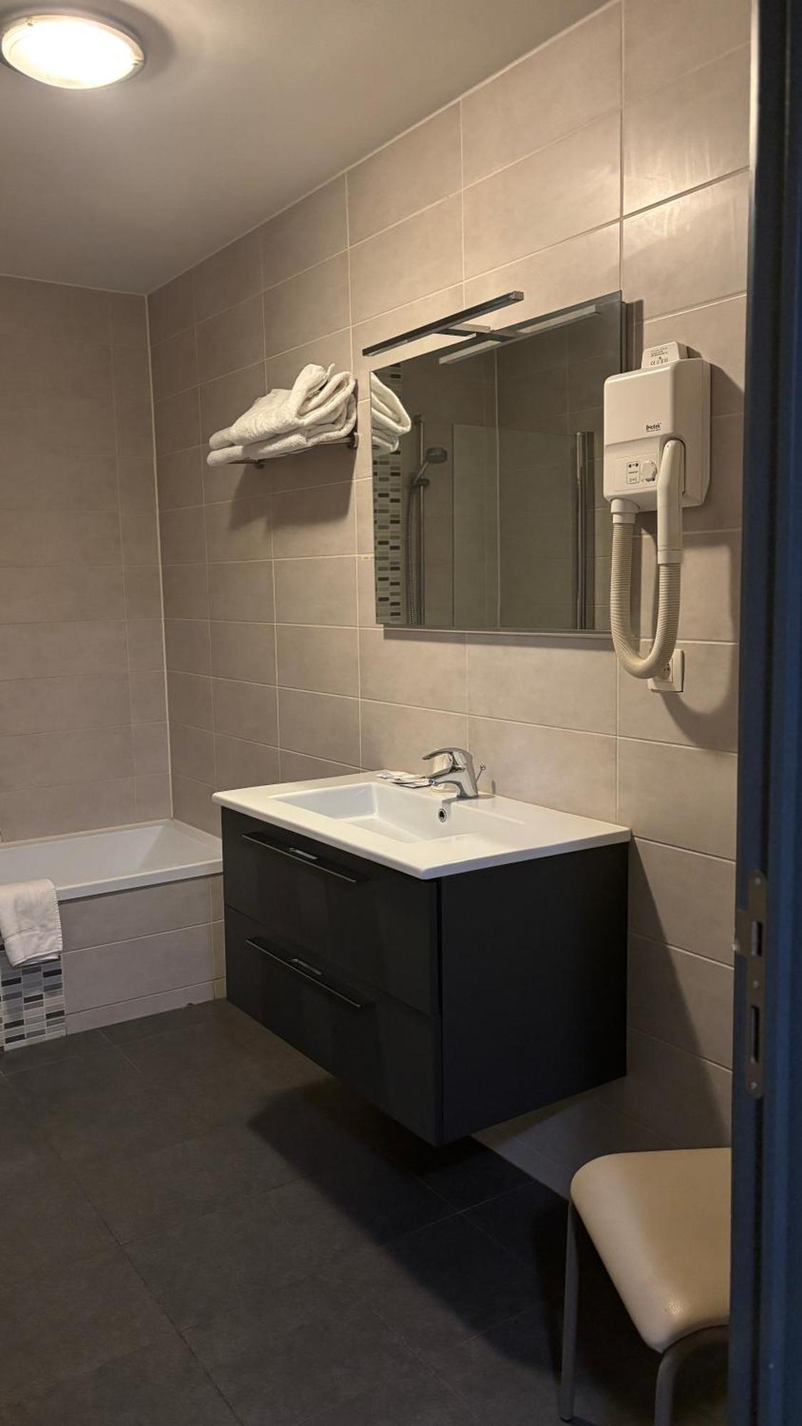 Hotel La Louve La Louvière Eksteriør bilde