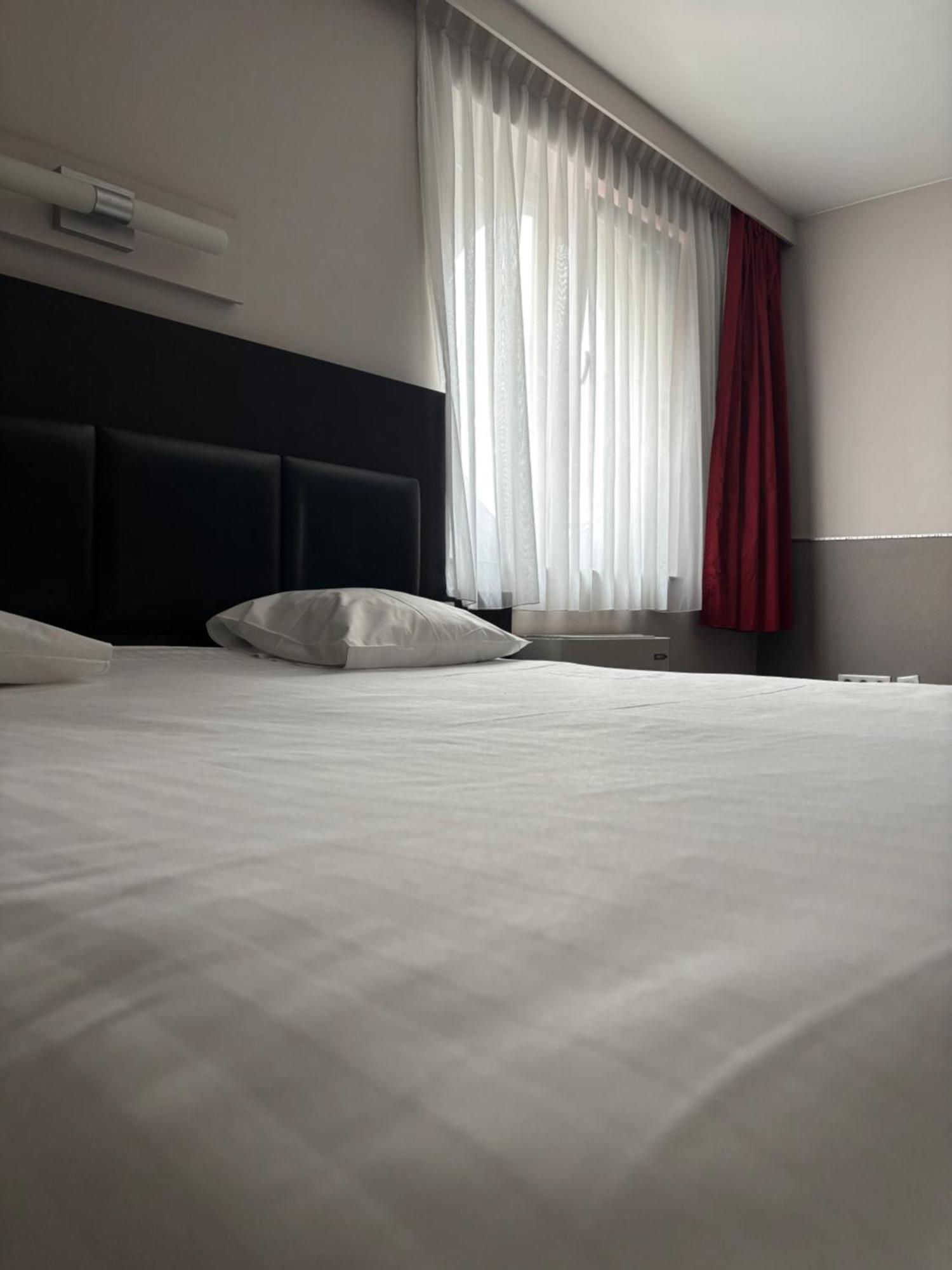 Hotel La Louve La Louvière Eksteriør bilde