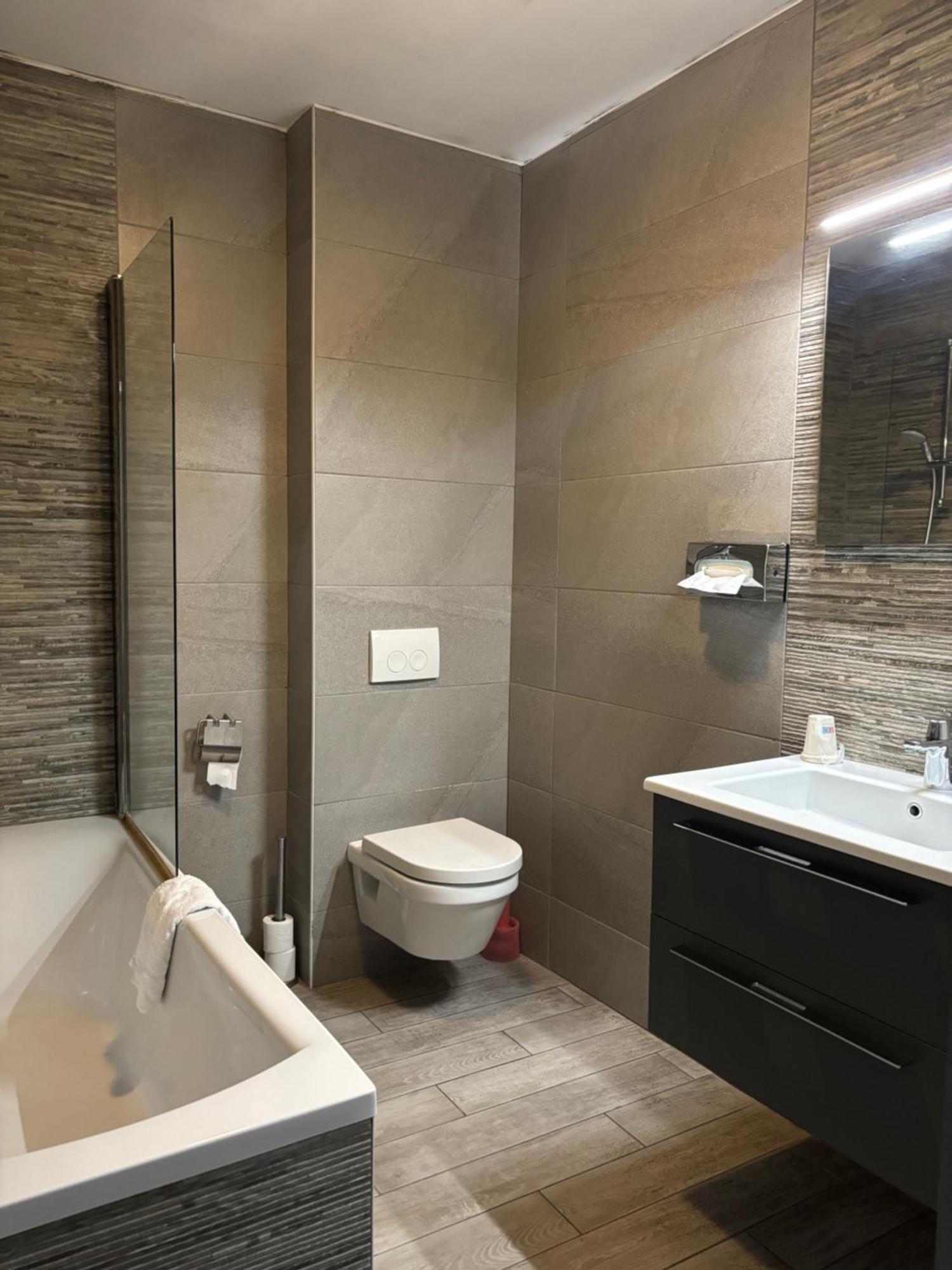 Hotel La Louve La Louvière Eksteriør bilde